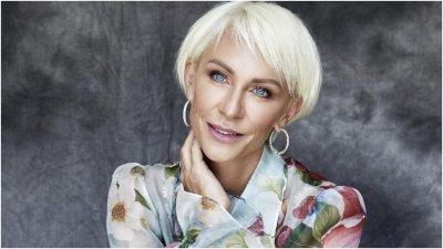 Нана облече сина си досущ като нея, радва се на лукса в Марбея