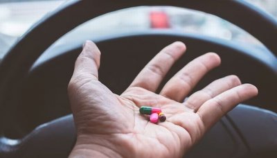 Хванаха мъж да кара дрогиран, в колата му 3 вида наркотици
