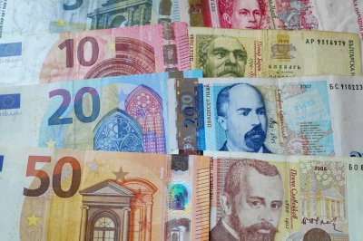 ДАЛАВЕРА: Сменят "сиви" левове за евро срещу 200 кинта на калпак