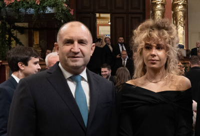 Дъщерята на Румен Радев назначена тихомълком в Народния театър с 3560 лева заплата