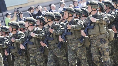 По “швейцарски модел": Всички мъже в България ще минават задължително през армията?!