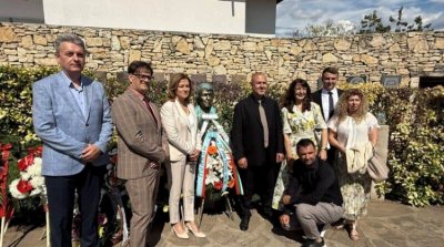 Министърът на културата откри бюст-паметник на Христо Фотев в Плиска