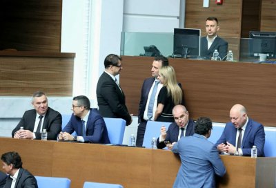 Гласуват третия вот на недоверие срещу кабинета "Желязков"