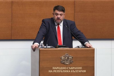 Зафиров: До края на месеца трябва да бъдат приети законодателни промени за заплатите на младите медици