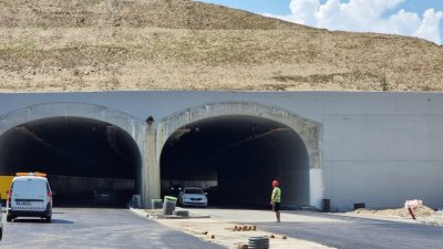 Най-чаканият нов път в Северозапа буксува