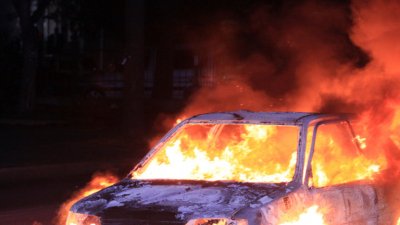 Паркирана кола може да запали суха трева