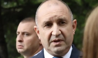 Радев ще посети авиобаза „Граф Игнатиево“ заради изтребителя F-16