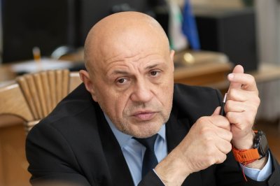 Томислав Дончев: Има риск да се спънем политически за еврозоната