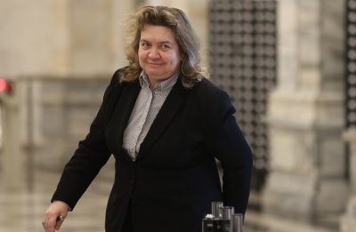 Киселова: Въпроси извън компетентността на НС не се подлагат на референдум