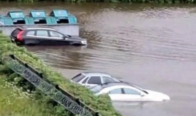 Невиждано от 160 години: Санкт Петербург е под вода през юли