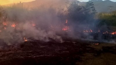 Евакуират хора в Айтос заради голям пожар