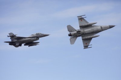 Румъния вдигнала F-16 заради руски удари близо до границата
