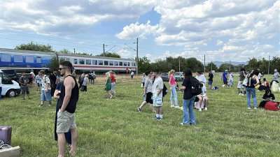 Пътник от запалилия се влак: Имаше паника, хора скачаха от вратите