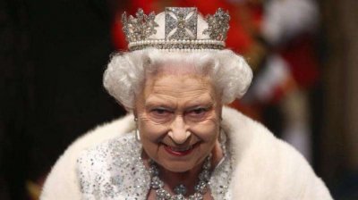 Елизабет II похарчи 30 000 паунда за коледни подаръци