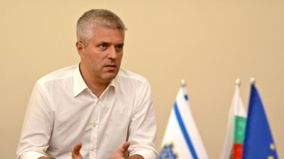 СТАВА ДЕБЕЛО: И депутат ще изгори покрай Благо Коцев