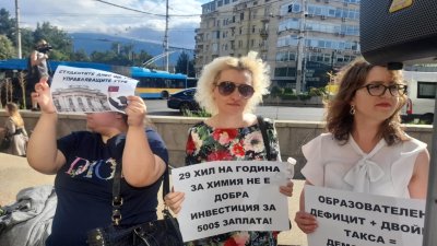 Бунт на студентите! Намалението с 25% на таксите не ги устройва (СНИМКИ)