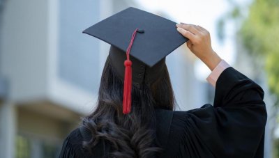 Съдът позволи стипендии и за студентите платена форма на обучение