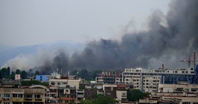 Пожар избухна в столичния квартал "Сухата река"