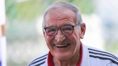 Пената празнува юбилея си сред феновете на стадиона