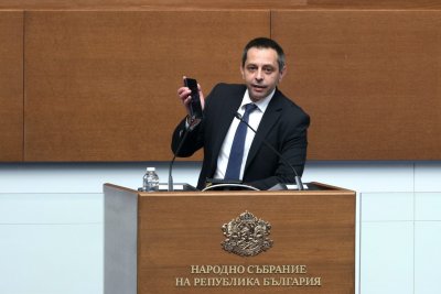 Веселински атакува по махленски: Г-жо Киселова, говорите за футбол и флиртувате с Цончо 