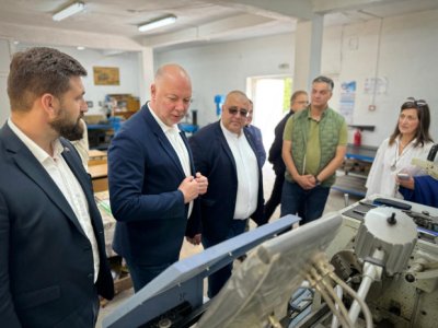 Желязков: Благодаря на всички медици, че избраха да останат тук
