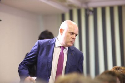 Иван Гешев и палавата Любена свидетелстват в съда срещу прокурора Константин Сулев