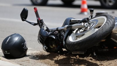 Разпиляно жито по пътя прати моторист в болница 