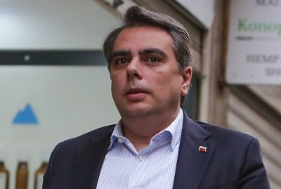 Асен Василев: ПП-ДБ сме една група, но на никой депутат не се нарежда какво да прави 
