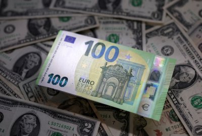 Еврото леко отслабна спрямо долара в междубанковата търговия
