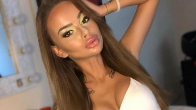 Сузанита се разхвърля по прашки в Гърция (СНИМКА)