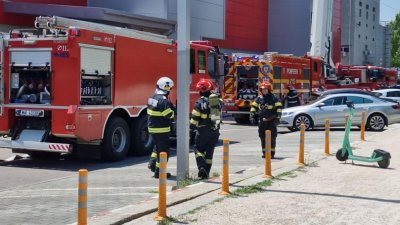 Пожар избухна в най-големия мол в Букурещ
