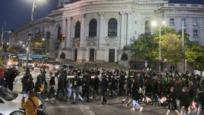 Студентите излизат на протест срещу повишените такси