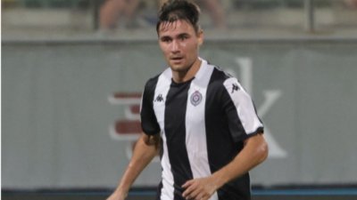 Карабельов дебютира със загуба, Дюлгеров - с победа