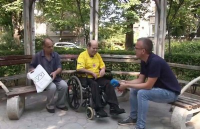БРУТАЛНО: Изгониха незрящ мъж от общинско жилище
