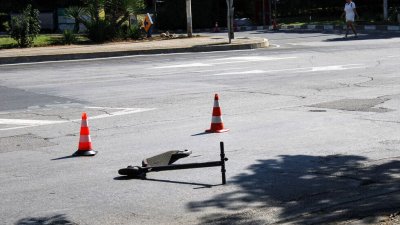 Сблъсък между товарен автомобил и тротинетка край Казанлък, има пострадал