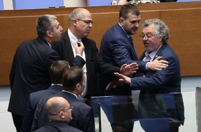 ЗА 50 БОНА: Манол Пейков заведе 78 страници иск срещу Копейкин