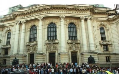 Студентите-юристи от СУ на бунт срещу безумните такси: Наесен много колеги няма да прекрачат прага на университета  