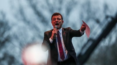 Осъдиха кмета на Истанбул на 1,8 г.