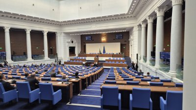 Депутатите гледат на второ четене промените в Закона за движение по пътищата