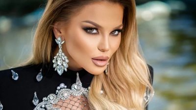 Деси Слава: Слави ме искаше за беквокалистка