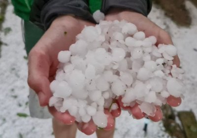 Жестока буря с градушка помля град Левски (ВИДЕО)