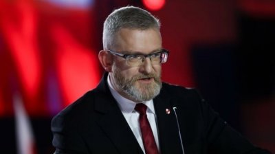 Заради „газовите камери в Аушвиц са фейк“ Полша разследва евродепутат идиот