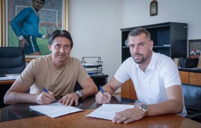 Мартин Луков пристана на Левски