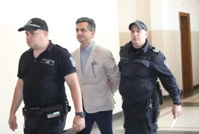 Бившият директор на пловдивската митница остава под домашен арест