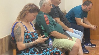 Певецът Желю вкара Жана Бергендорф в килия