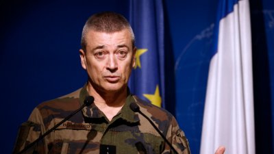 Русия представлява "трайна заплаха" за Франция