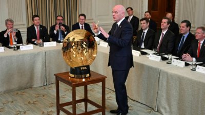 Синдикат: Инфантино се мисли за бог! 