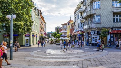 Населението на България намалява с над 8000 души за година