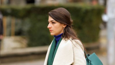 Лена обляна в сълзи! Къде я хванаха