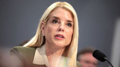 Американската министърка на правосъдието уволни още девет служители, разследвали Тръмп